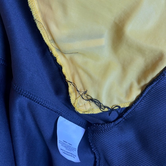 Nike Jacket Livestrong Gray Running Jacket with Yellow Accents Sz S - Picture 9 of 9